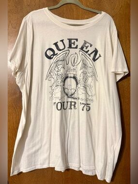 Queen Tour '75 Cream Graphic Tee - Classic Band Shirt